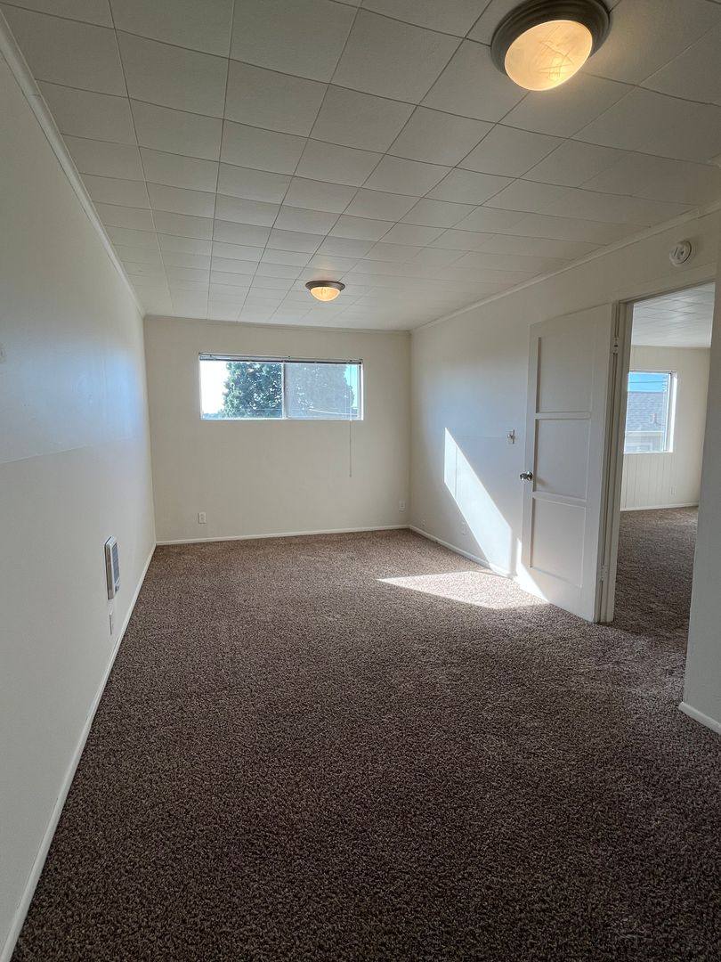 Apartment for rent at 4642 Riverview Ave, West Linn, OR 97068