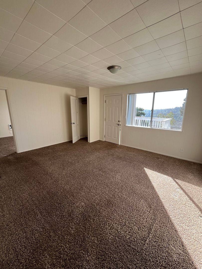 Apartment for rent at 4642 Riverview Ave, West Linn, OR 97068