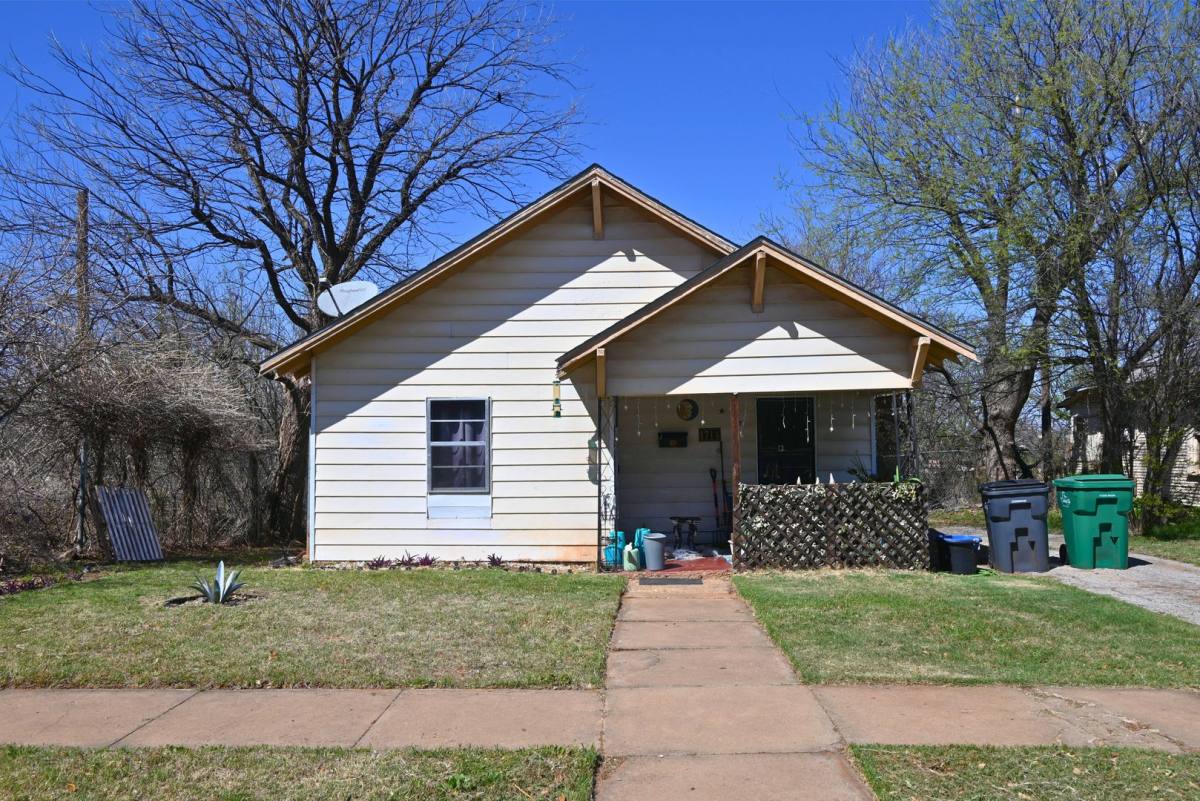 House for rent at 1714 7th St, Wichita Falls, TX 76301