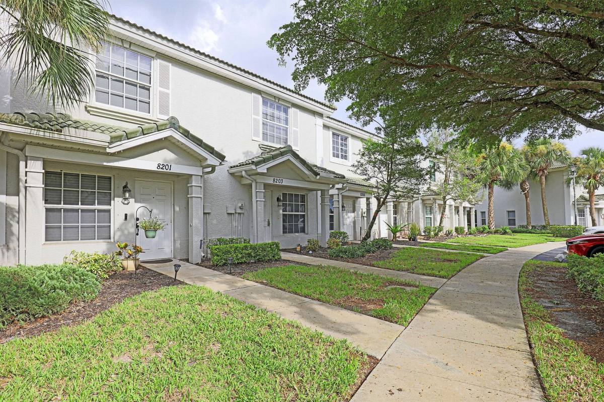 Townhouse for rent at 8205 Pacific Beach Dr, Fort Myers, FL 33966