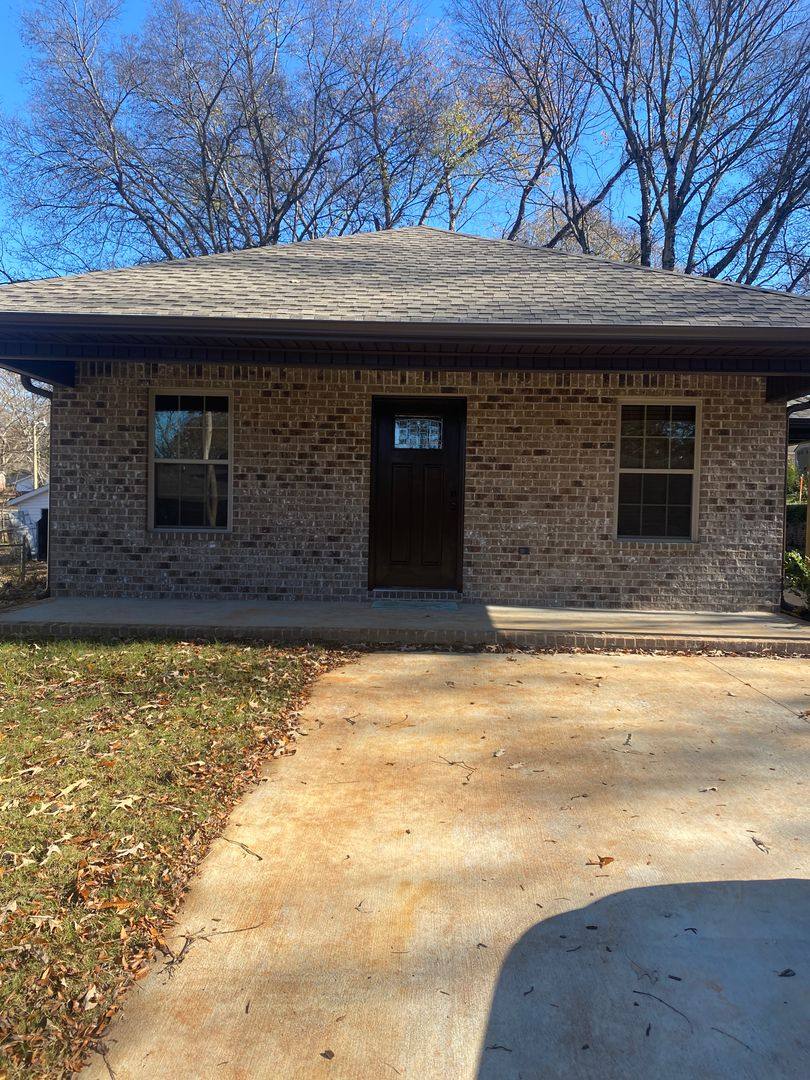 House for rent at 416 N Broadway St, Florence, AL 35630