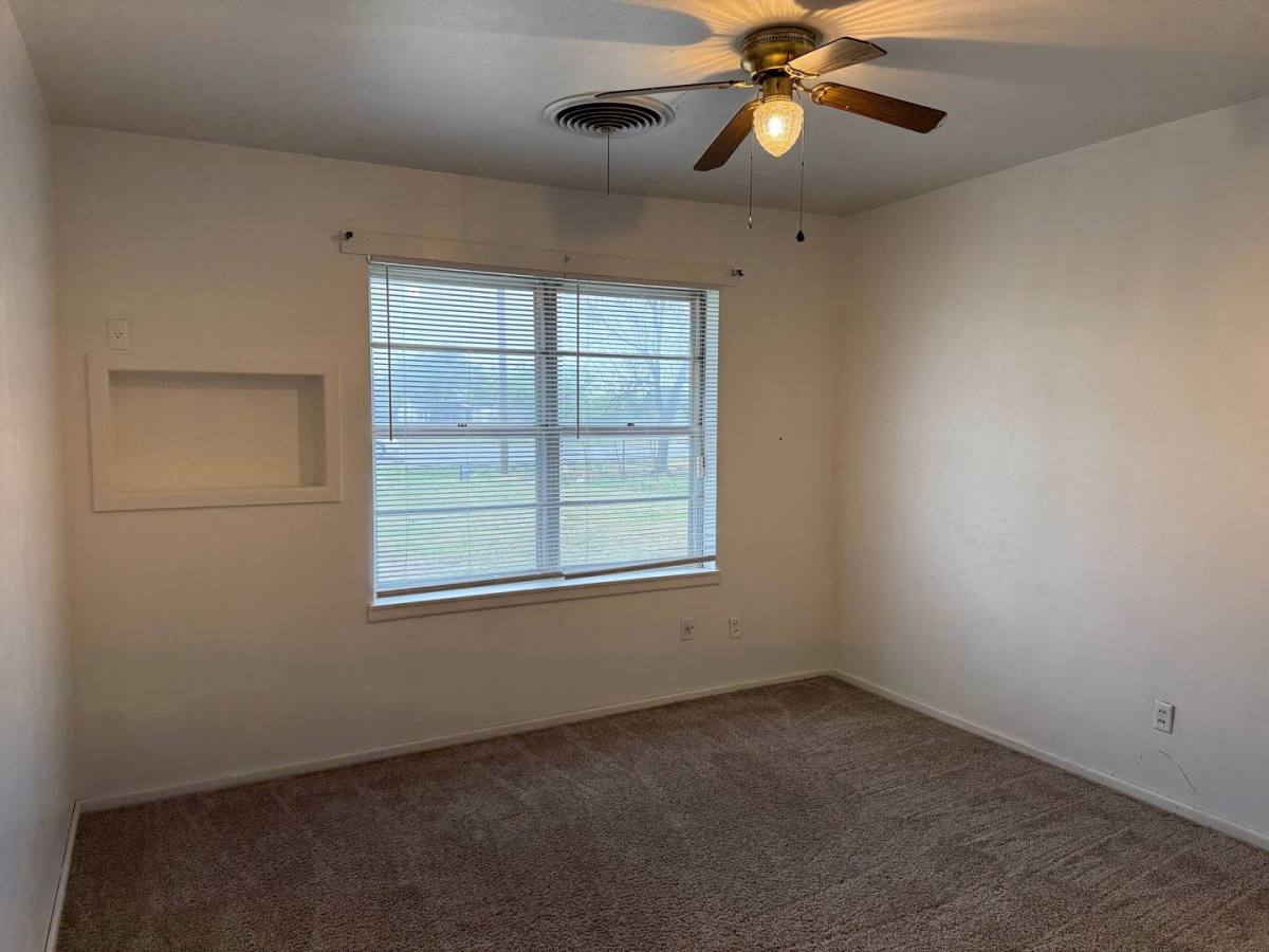 House for rent at 4594 US-Highway 287 N Access Rd, Wichita Falls, TX 76305