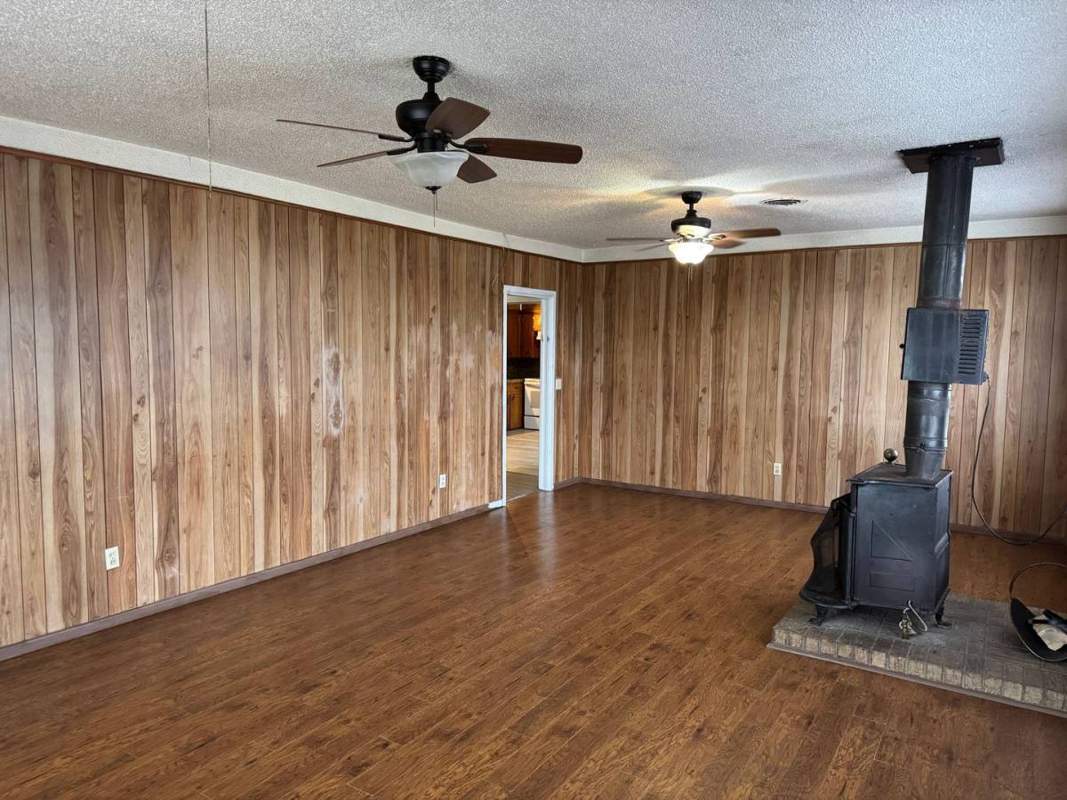 House for rent at 4594 US-Highway 287 N Access Rd, Wichita Falls, TX 76305