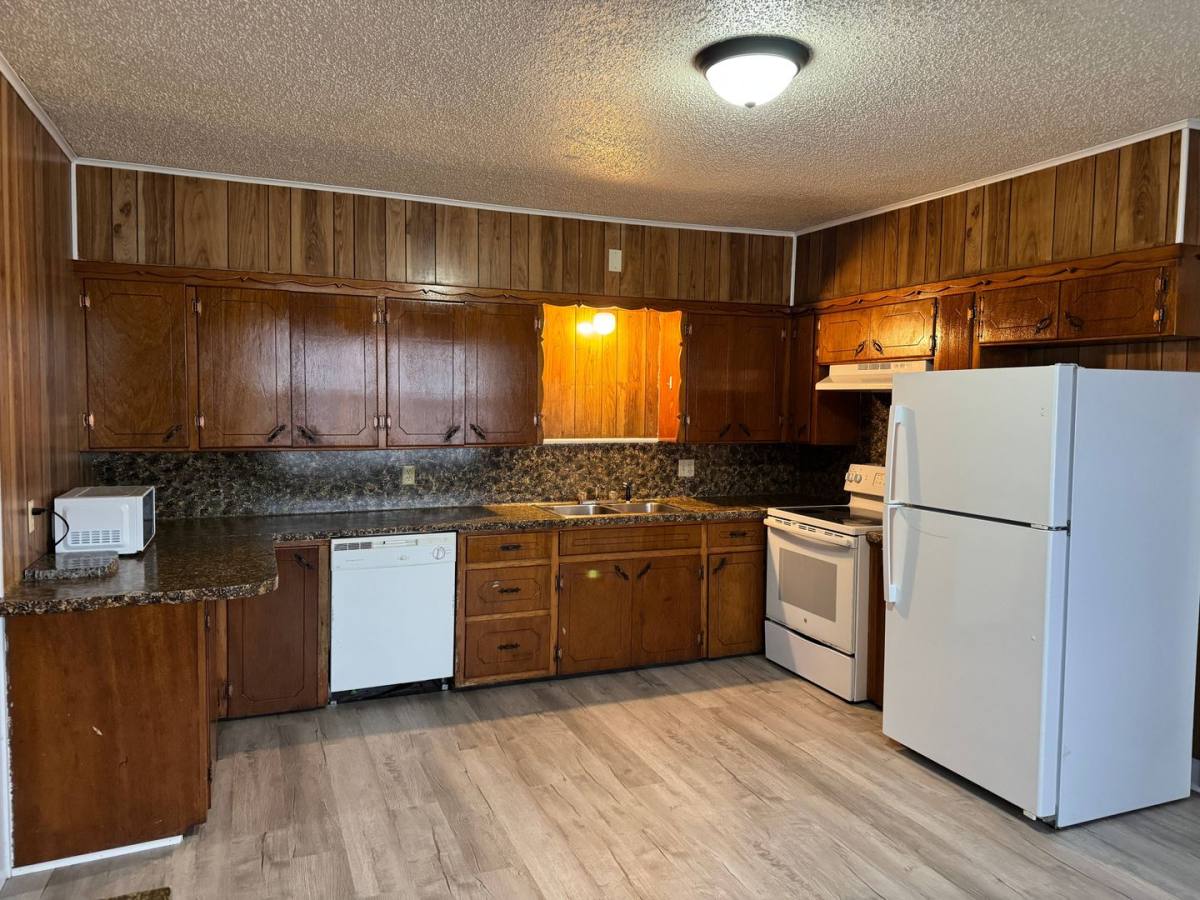 House for rent at 4594 US-Highway 287 N Access Rd, Wichita Falls, TX 76305