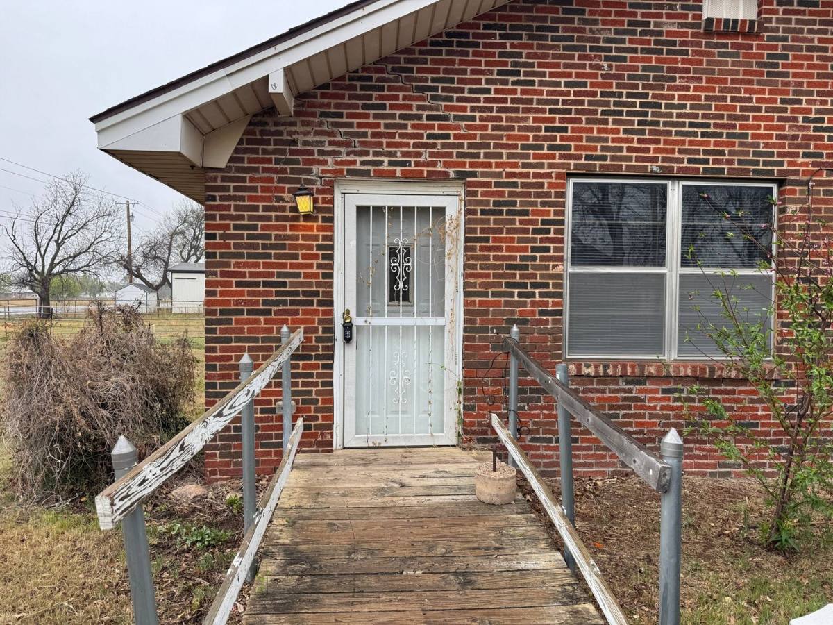 House for rent at 4594 US-Highway 287 N Access Rd, Wichita Falls, TX 76305