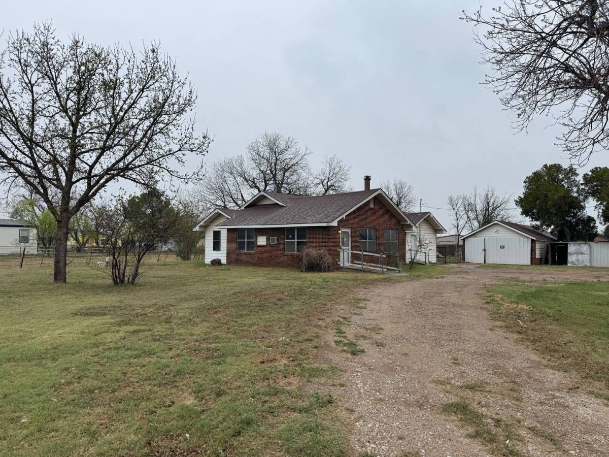 House for rent at 4594 US-Highway 287 N Access Rd, Wichita Falls, TX 76305