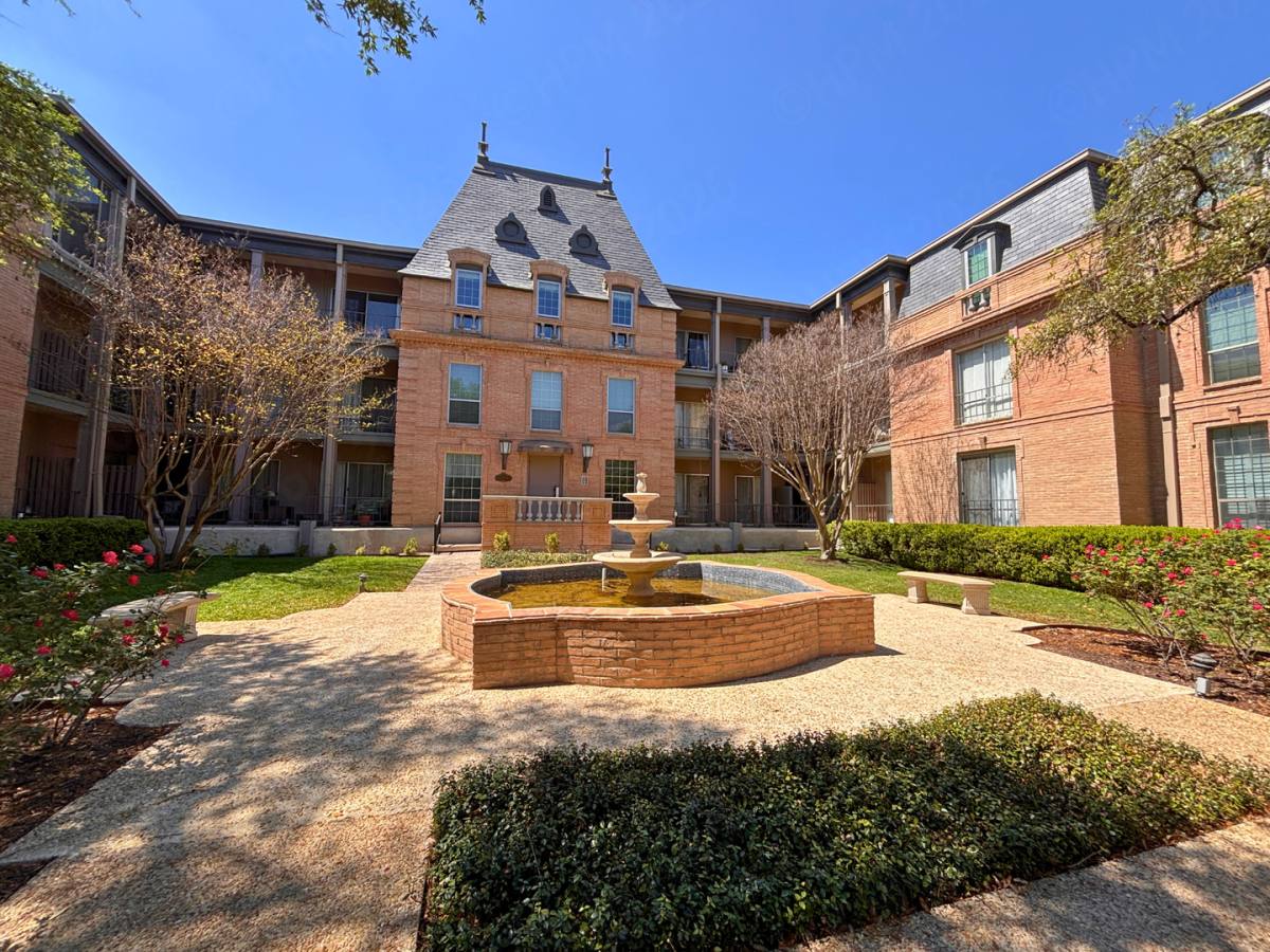 Condo for rent at 7709 Broadway, San Antonio, TX 78209