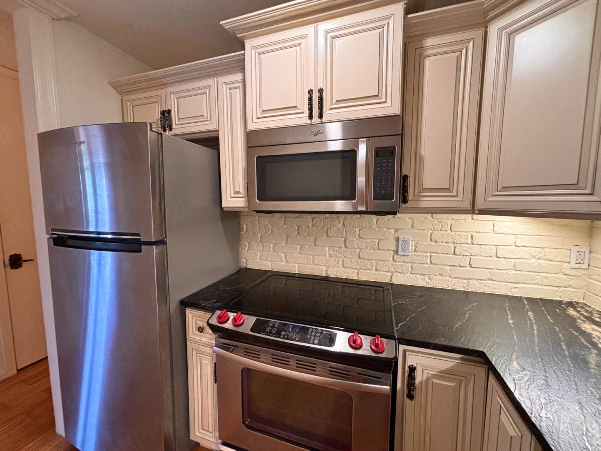 Condo for rent at 7709 Broadway, San Antonio, TX 78209