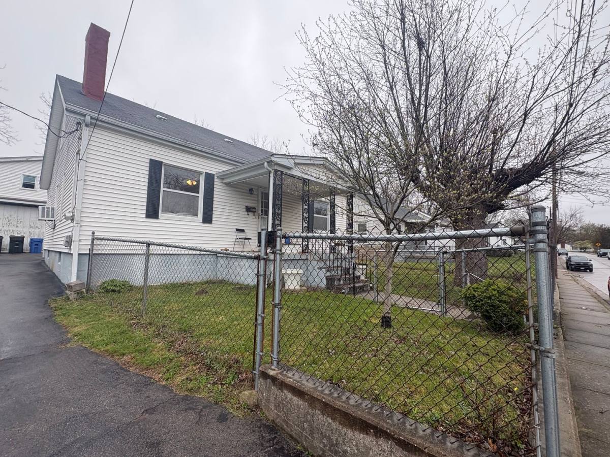 House for rent at 621 Addison Ave, Lexington, KY 40504