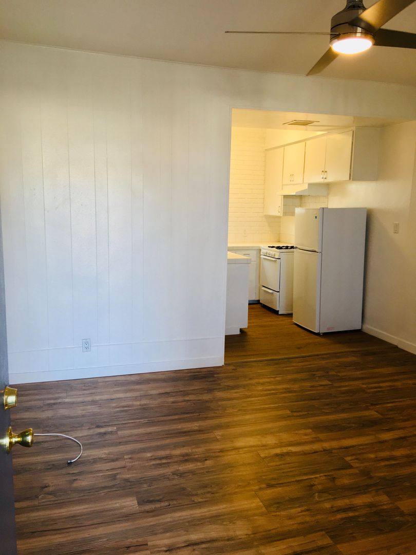 Apartment for rent at 355-81 S Rodeo Dr, Beverly Hills, CA 90212