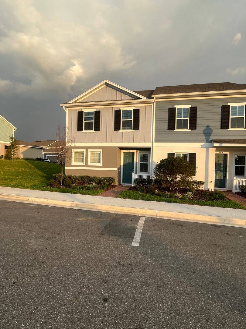 Townhouse for rent at 1500 Silver Lining Way, Apopka, FL 32703