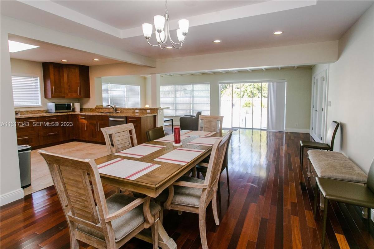 House for rent at 951 Washington St, Hollywood, FL 33019