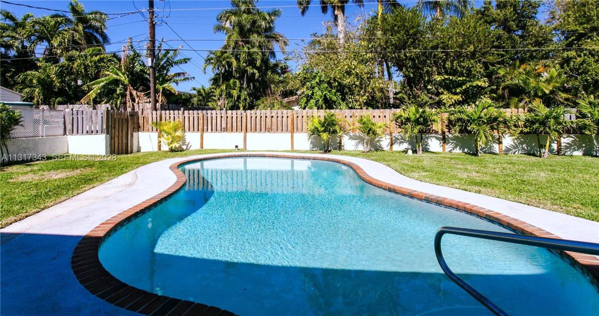 House for rent at 951 Washington St, Hollywood, FL 33019