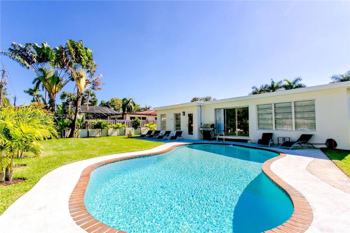 House for rent at 951 Washington St, Hollywood, FL 33019