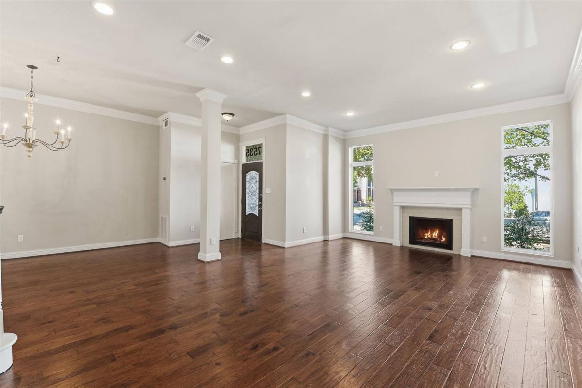 Townhouse for rent at 7535 Olympia Dr, Houston, TX 77063