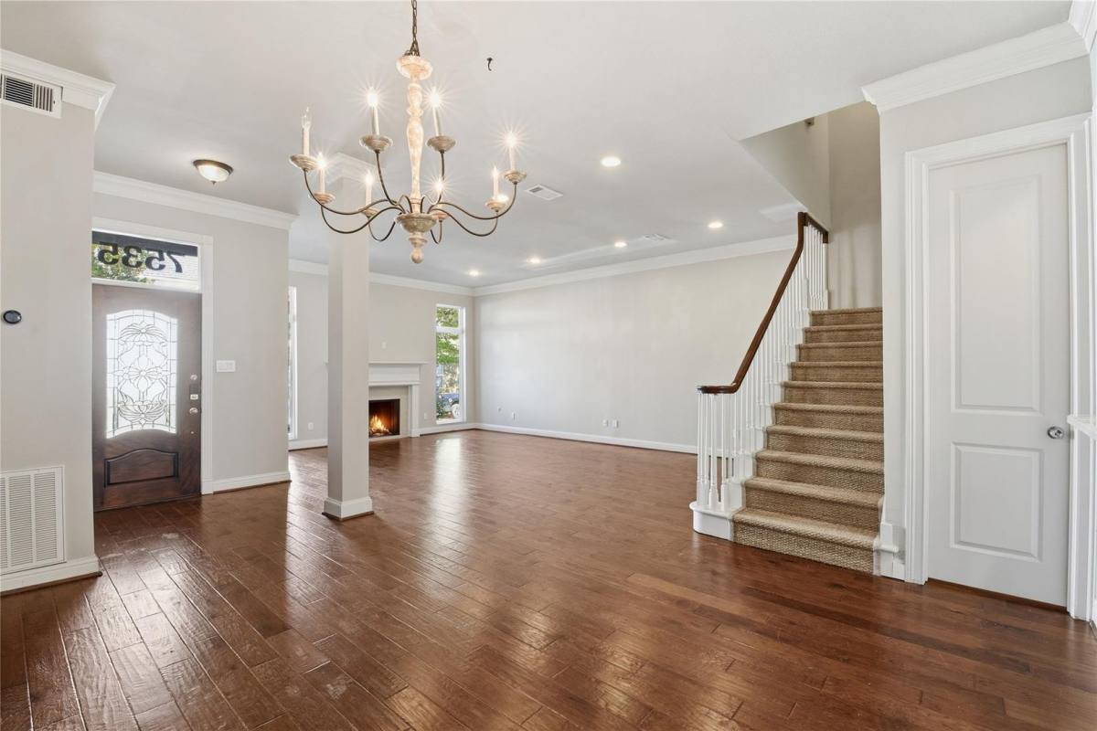Townhouse for rent at 7535 Olympia Dr, Houston, TX 77063