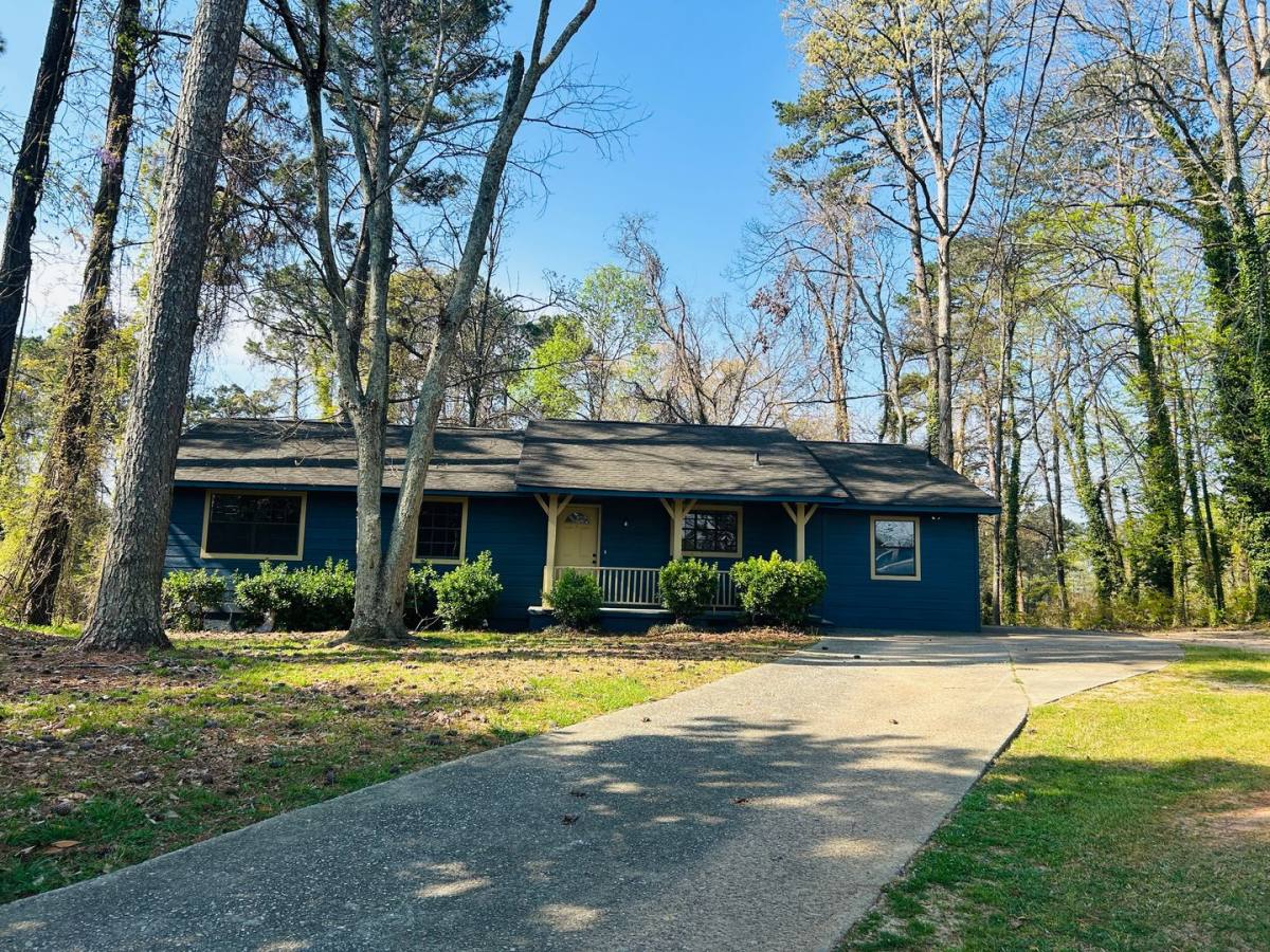 House for rent at 6165 Radford Dr, Riverdale, GA 30296