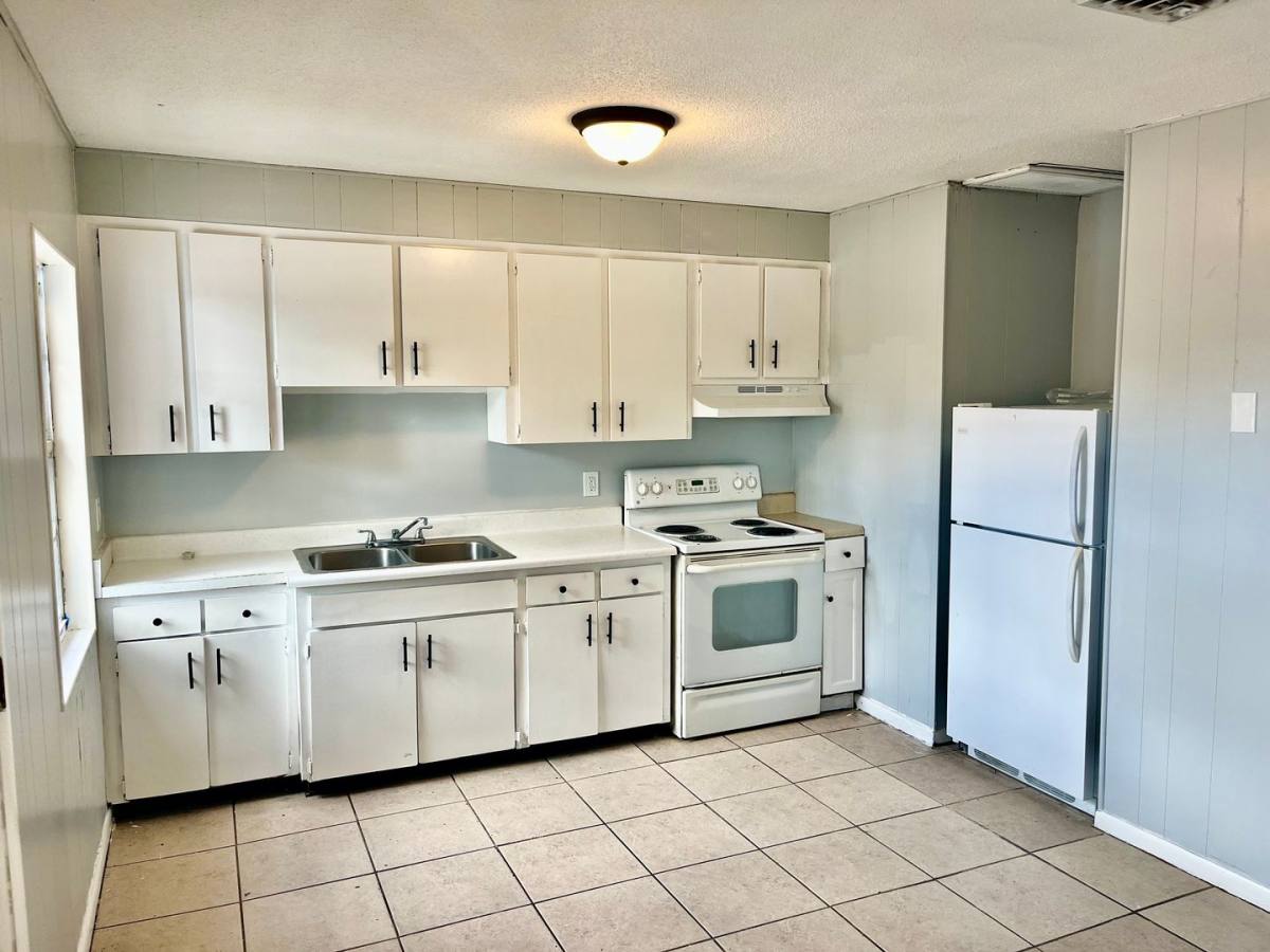 Apartment for rent at 1885 Crystal Lake Dr N, Lakeland, FL 33801