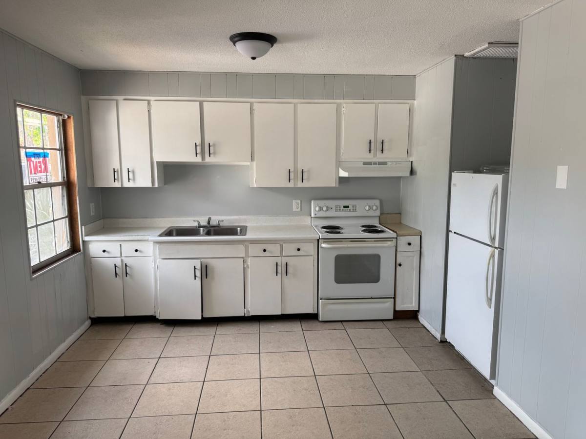 Apartment for rent at 1885 Crystal Lake Dr N, Lakeland, FL 33801