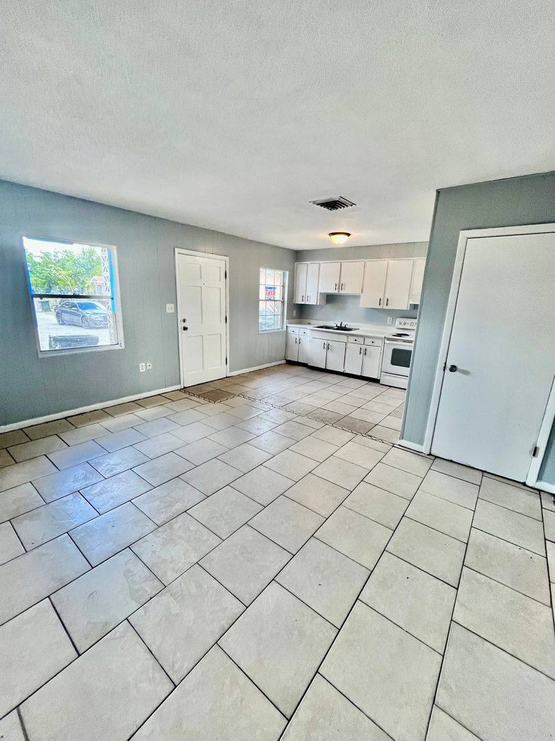 Apartment for rent at 1885 Crystal Lake Dr N, Lakeland, FL 33801