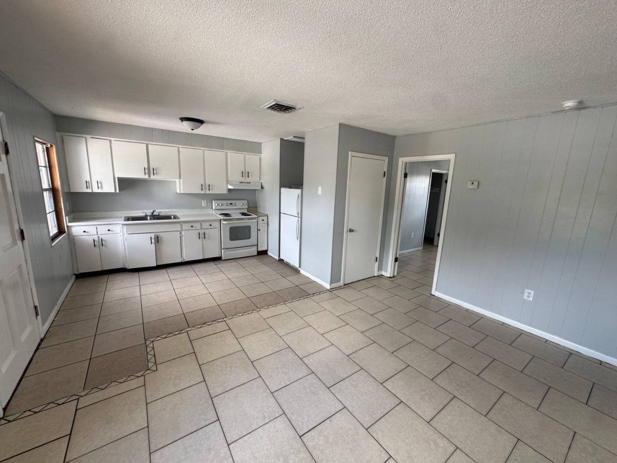Apartment for rent at 1885 Crystal Lake Dr N, Lakeland, FL 33801