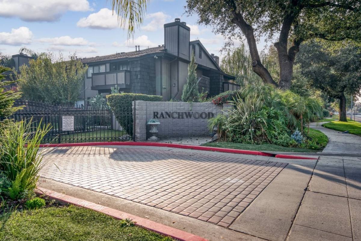 Condo for rent at 4860 E Lane Ave, Fresno, CA 93727