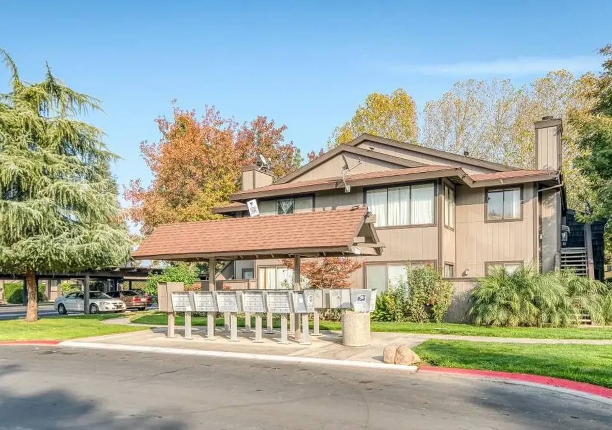 Condo for rent at 4860 E Lane Ave, Fresno, CA 93727
