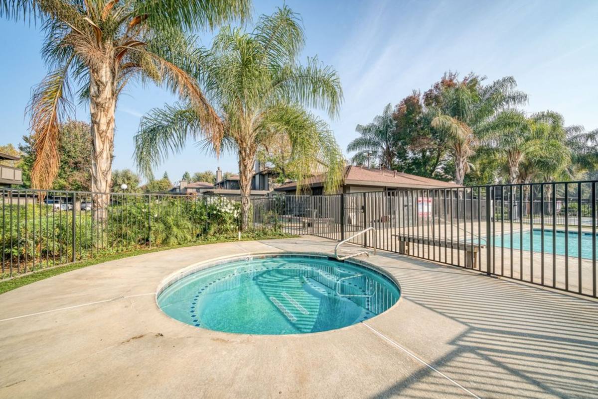 Condo for rent at 4860 E Lane Ave, Fresno, CA 93727