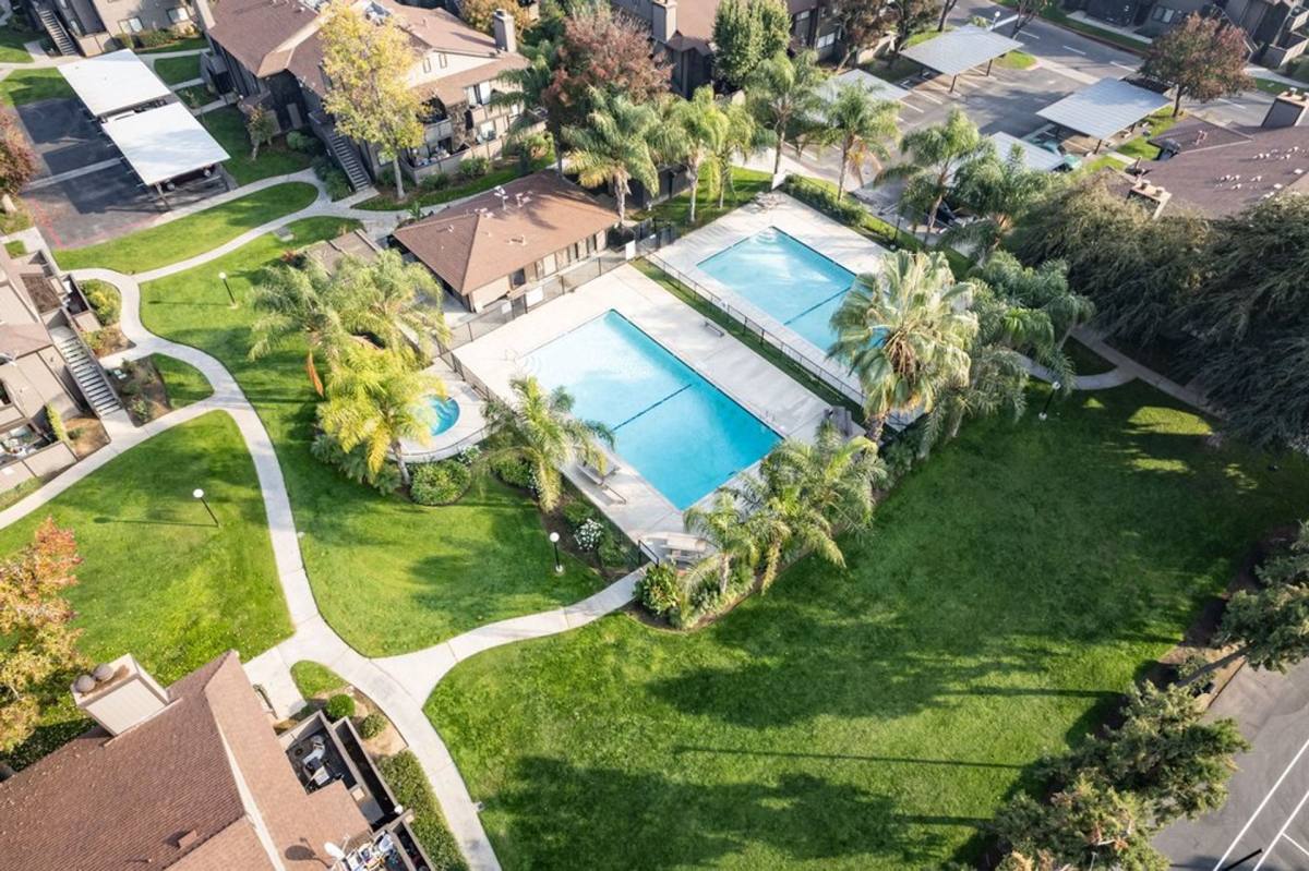 Condo for rent at 4860 E Lane Ave, Fresno, CA 93727