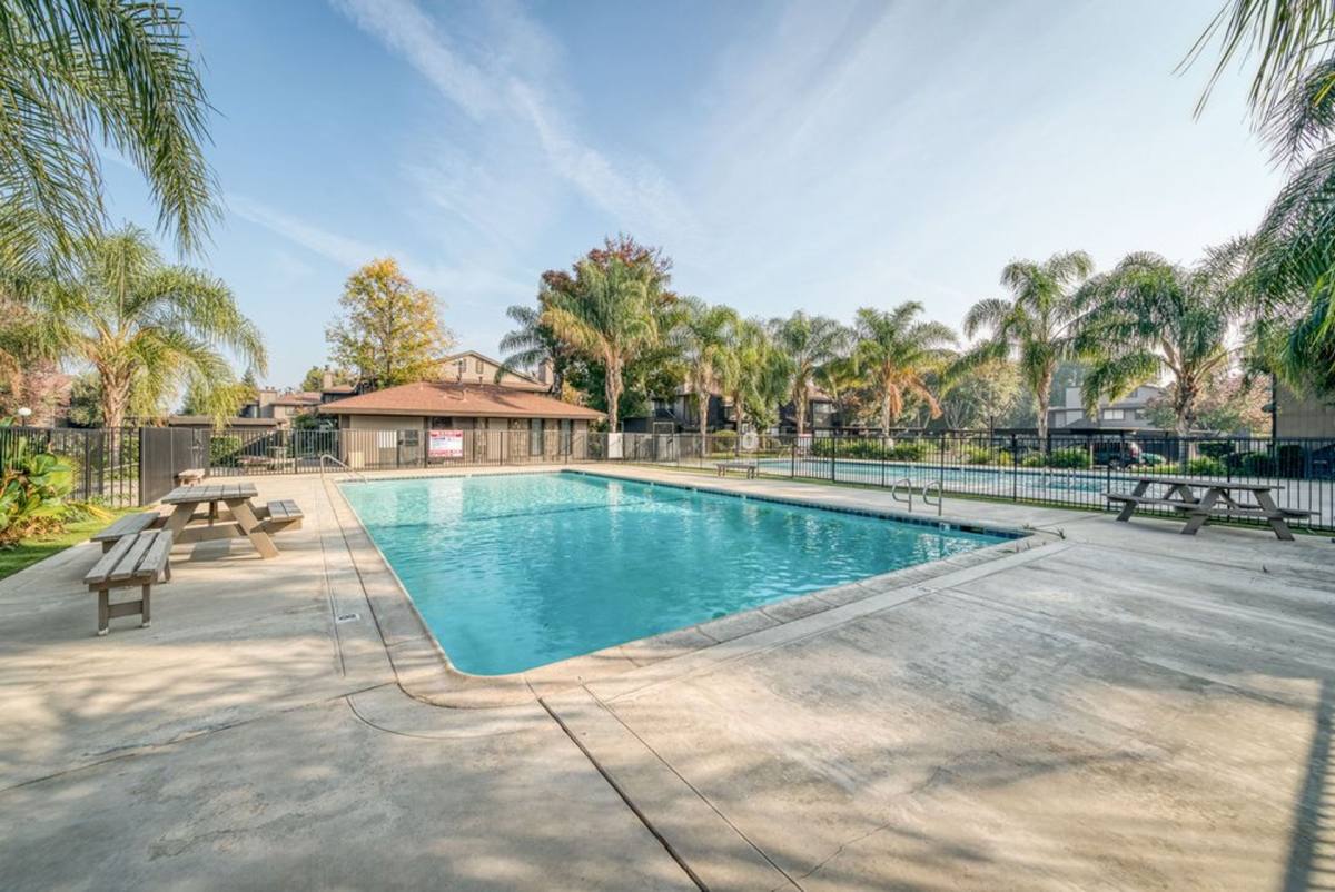 Condo for rent at 4860 E Lane Ave, Fresno, CA 93727
