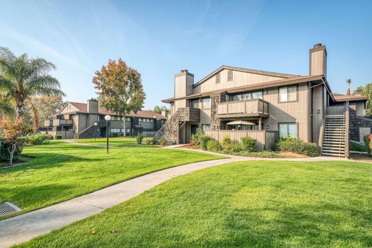 Condo for rent at 4860 E Lane Ave, Fresno, CA 93727