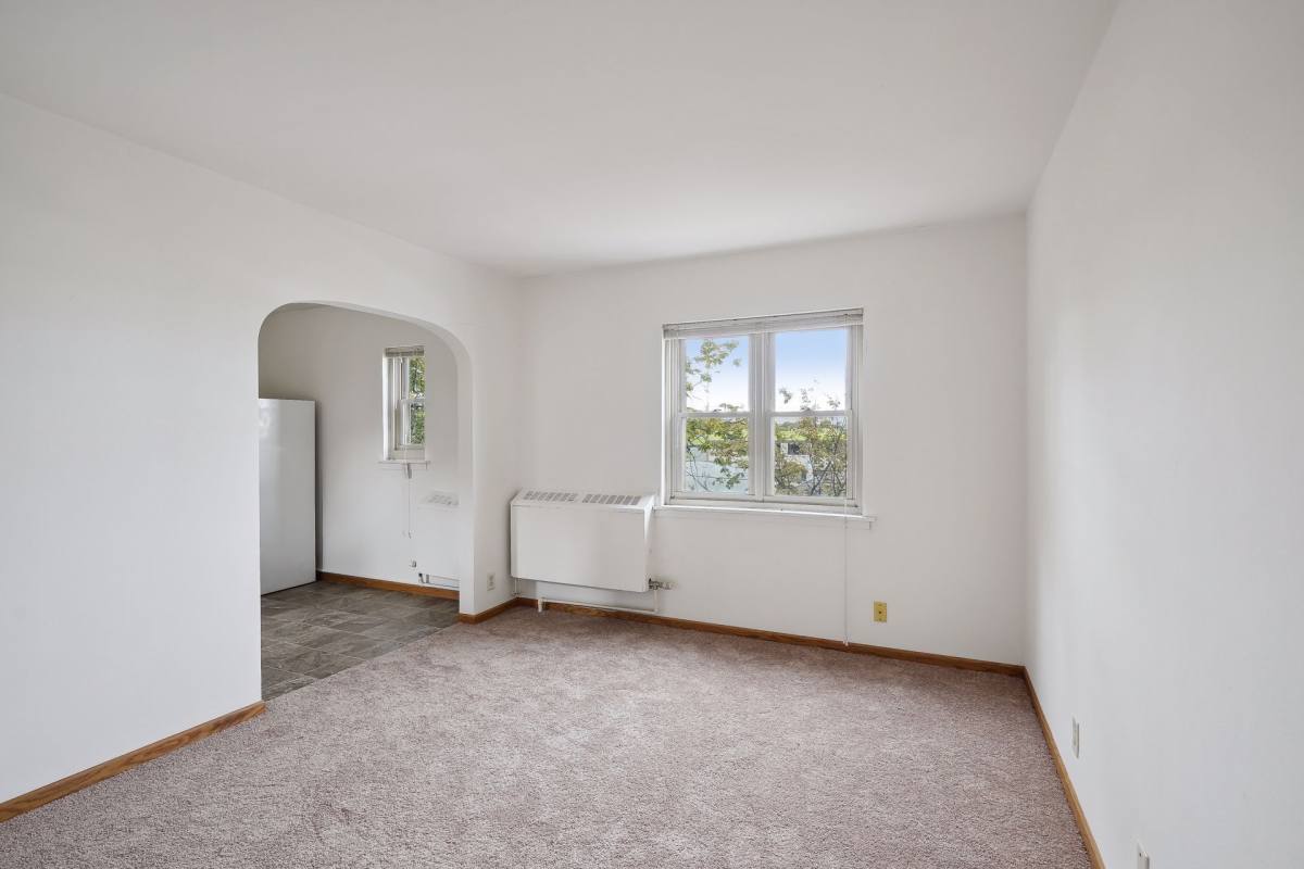 Apartment for rent at 483 W Lynnhurst Ave, Saint Paul, MN 55104