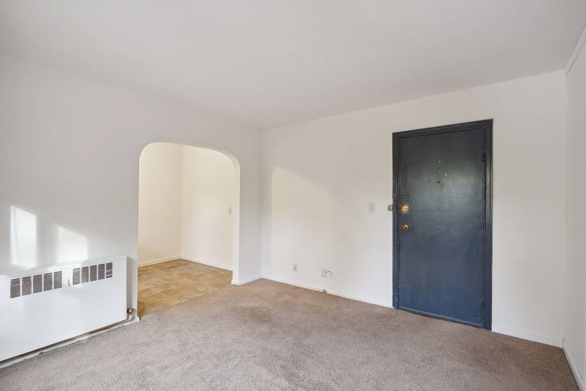 Apartment for rent at 483 W Lynnhurst Ave, Saint Paul, MN 55104