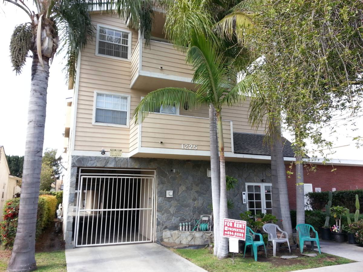 Apartment for rent at 1225 Belmont Ave, Long Beach, CA 90804