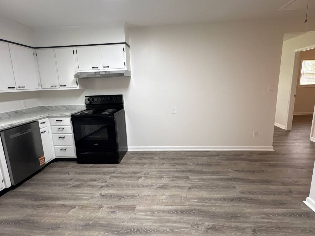 Apartment for rent at 400 W Market St, Decherd, TN 37324