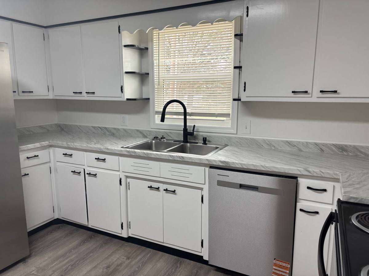 Apartment for rent at 400 W Market St, Decherd, TN 37324