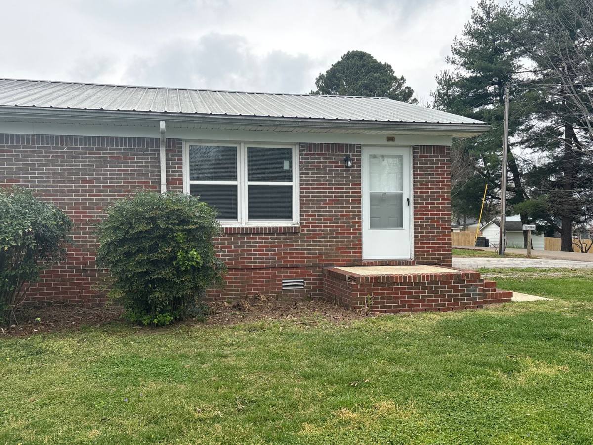 Apartment for rent at 400 W Market St, Decherd, TN 37324