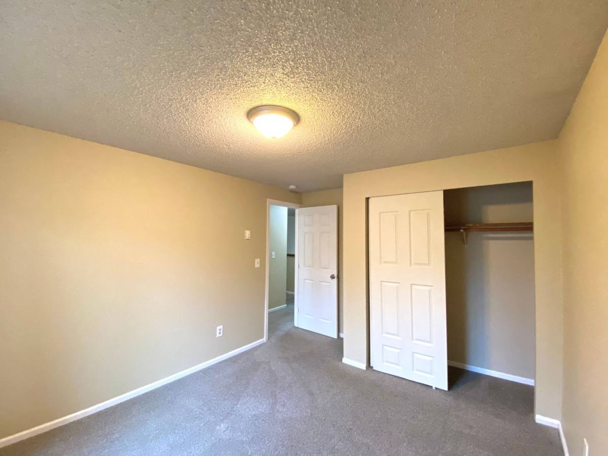 Apartment for rent at 12615 -12623 Lincoln Ave SW, Lakewood, WA 98499