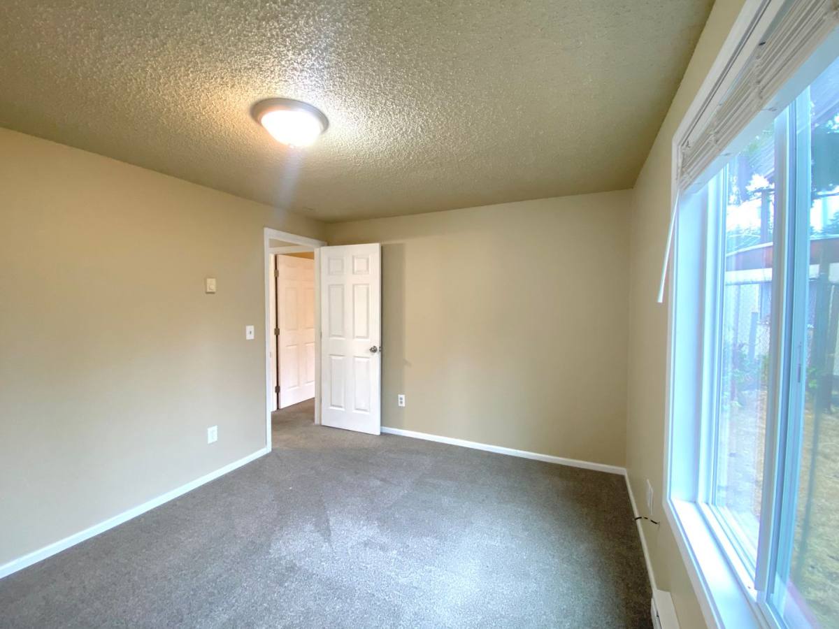 Apartment for rent at 12615 -12623 Lincoln Ave SW, Lakewood, WA 98499