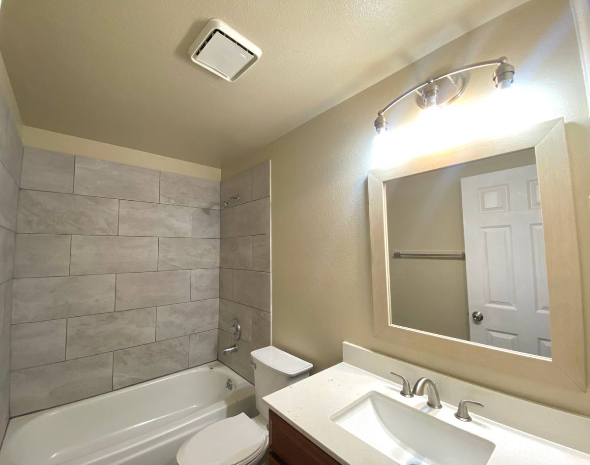 Apartment for rent at 12615 -12623 Lincoln Ave SW, Lakewood, WA 98499