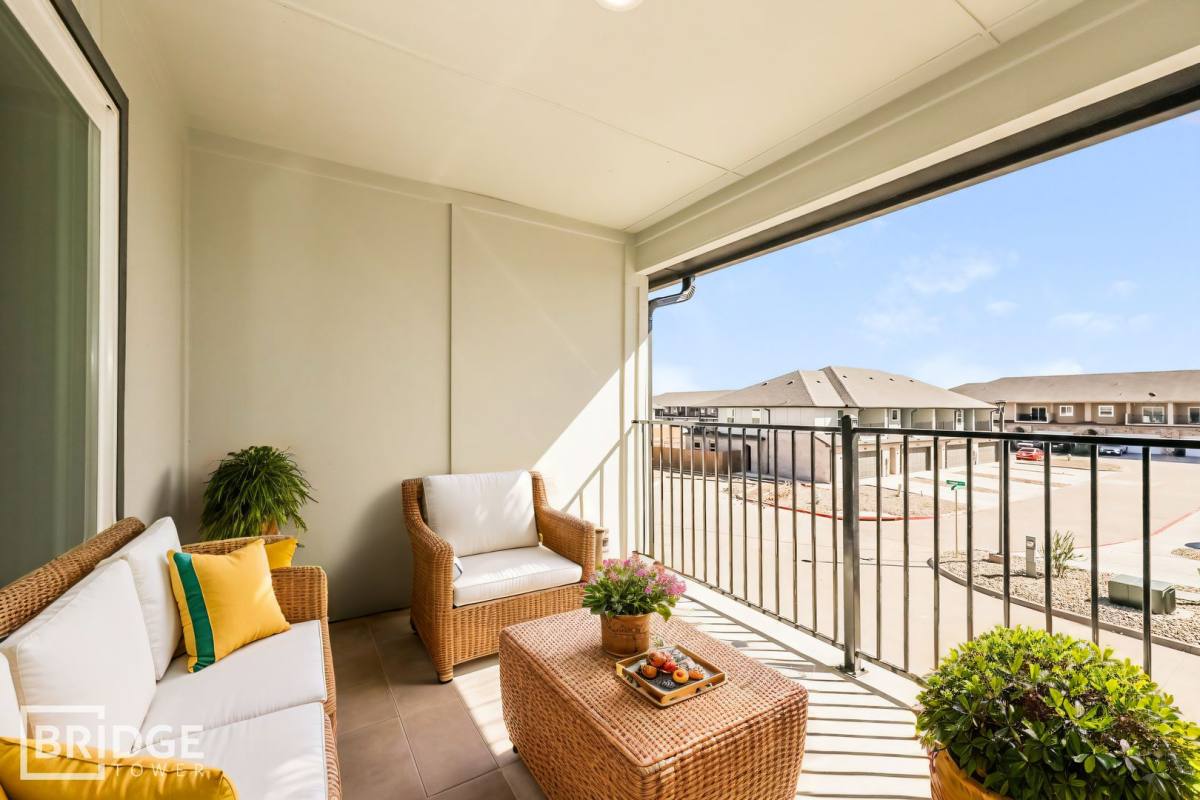 Townhouse for rent at 1057 W Golden Lane, Burleson, TX 76028
