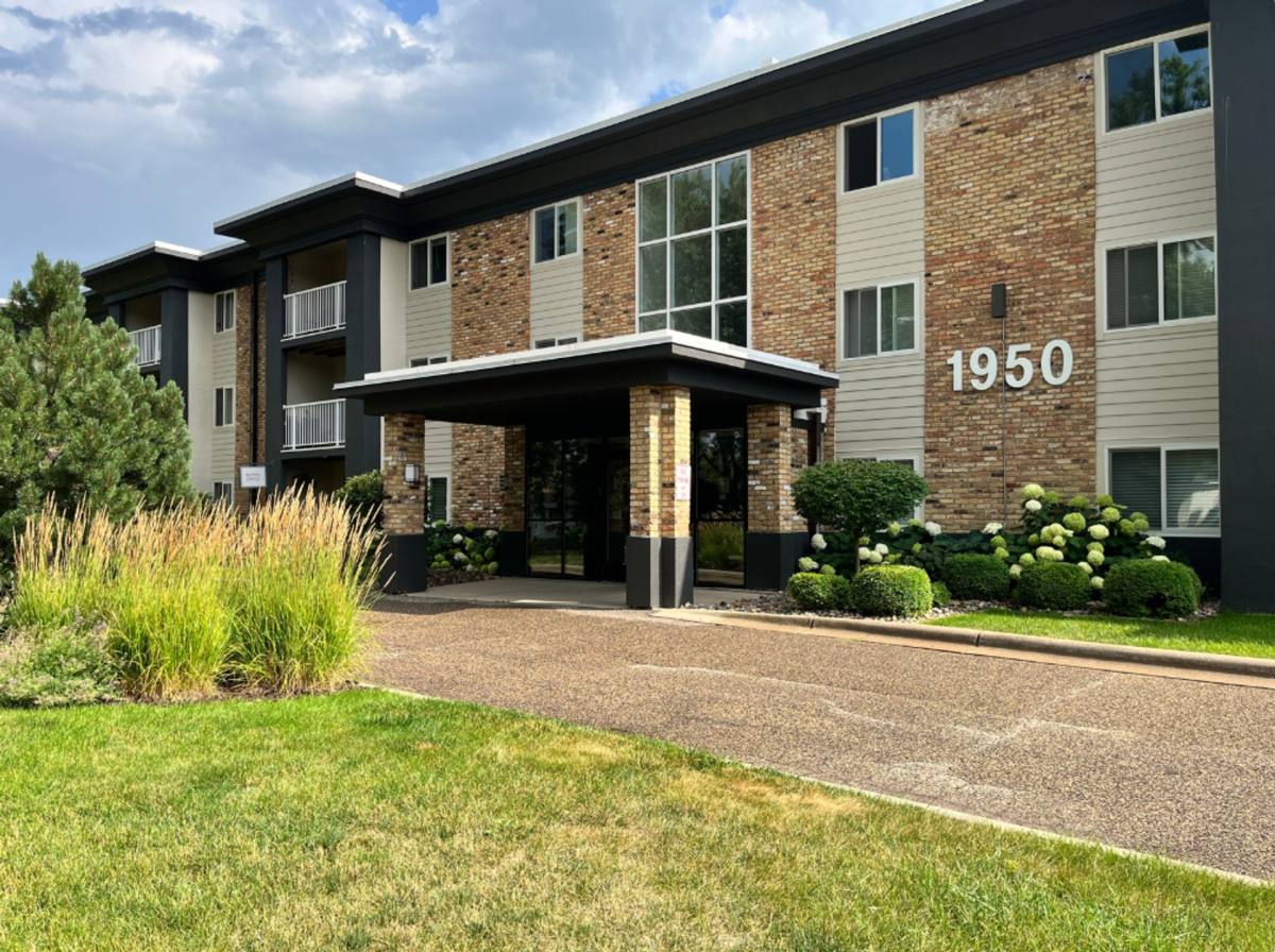 Apartment for rent at 1950 Jade Lane, Saint Paul, MN 55122