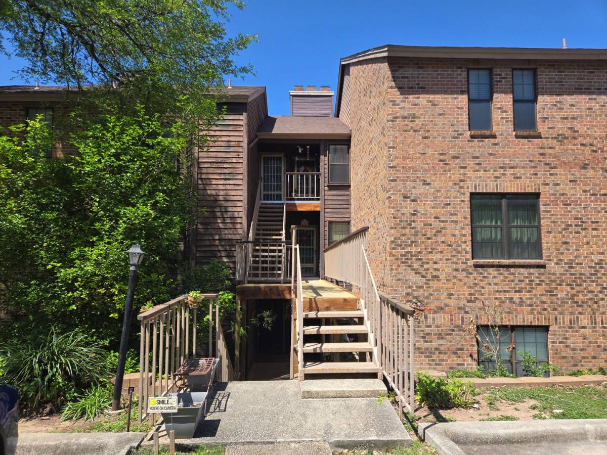 Condo for rent at 4212 Medical Dr, San Antonio, TX 78229