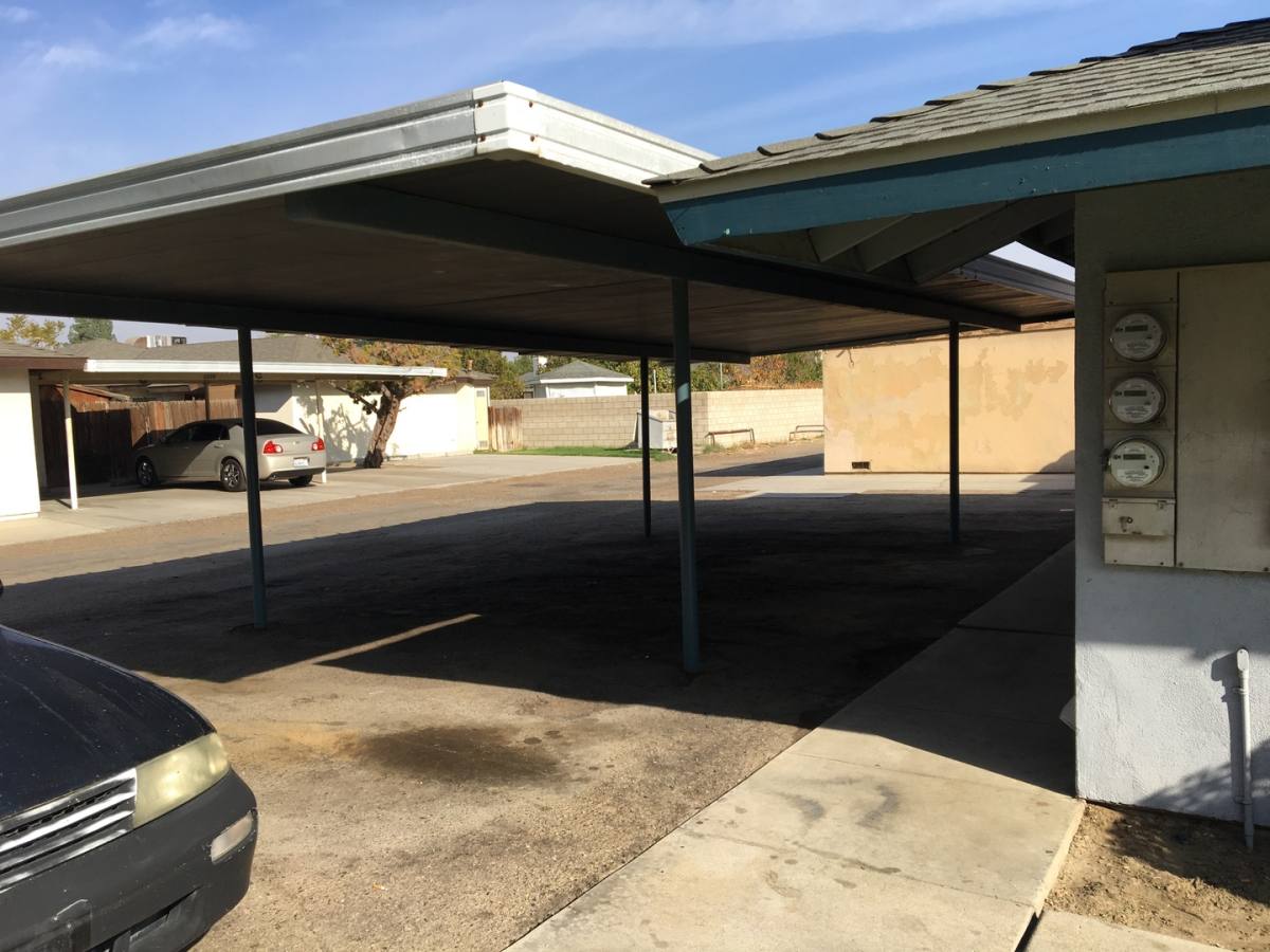 Townhouse for rent at 4704 Planz Rd, Bakersfield, CA 93309