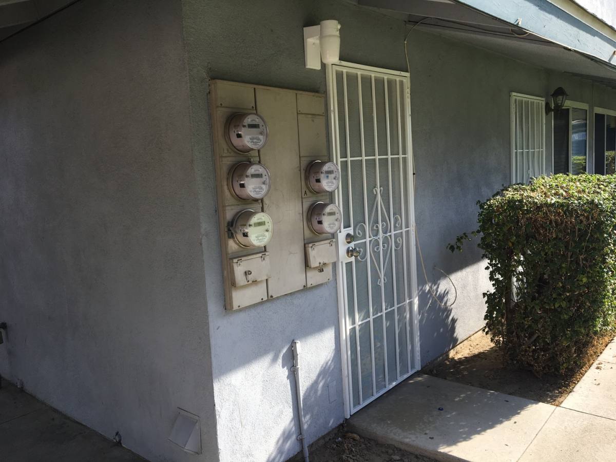 Townhouse for rent at 4704 Planz Rd, Bakersfield, CA 93309