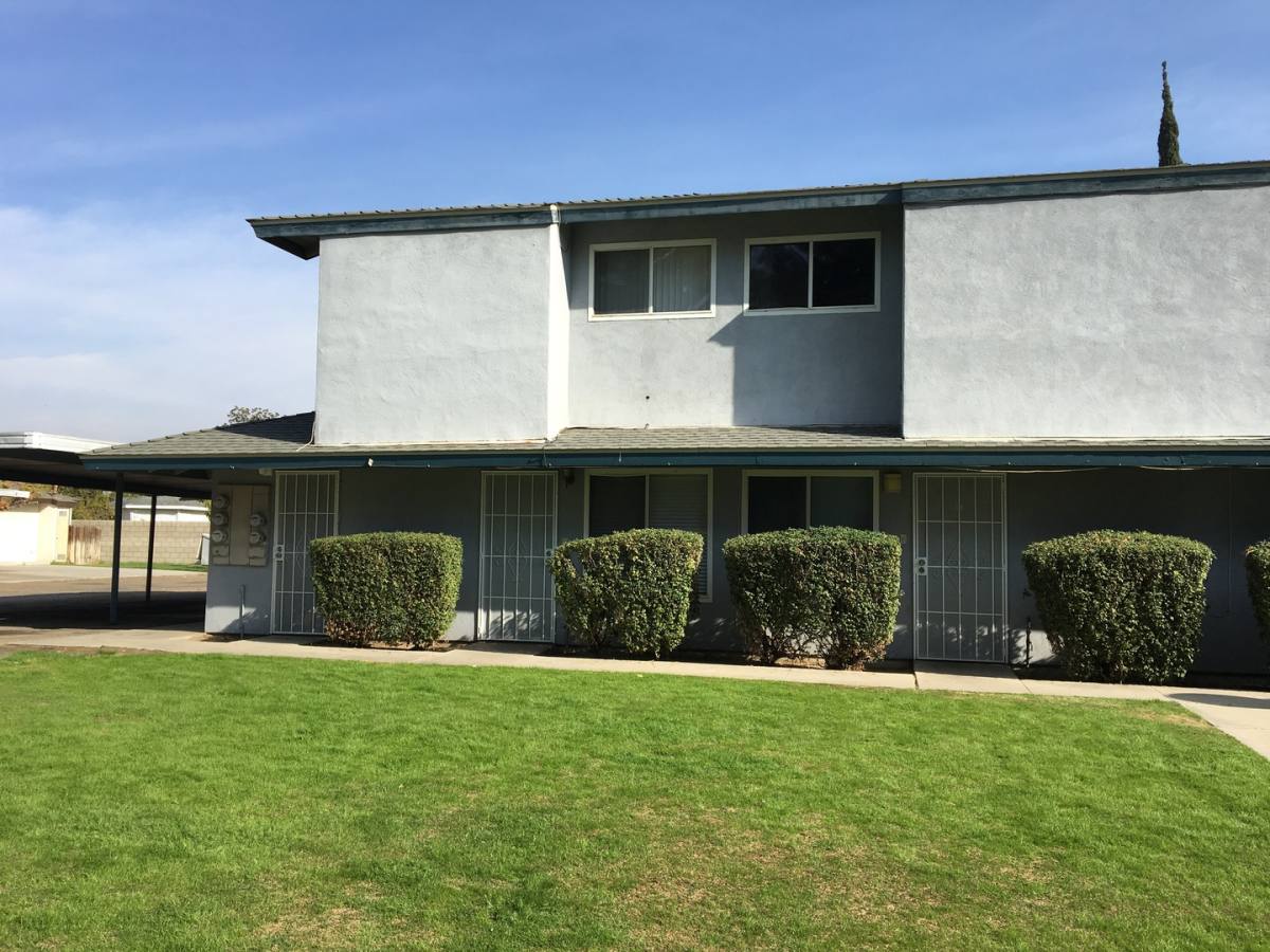 Townhouse for rent at 4704 Planz Rd, Bakersfield, CA 93309