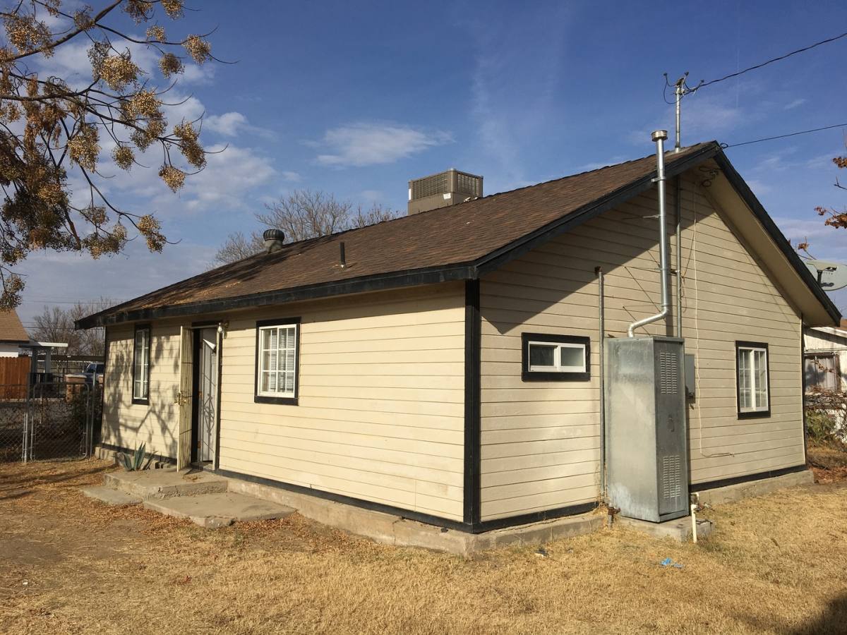 Apartment for rent at 132 Hopkins Ave, Bakersfield, CA 93308