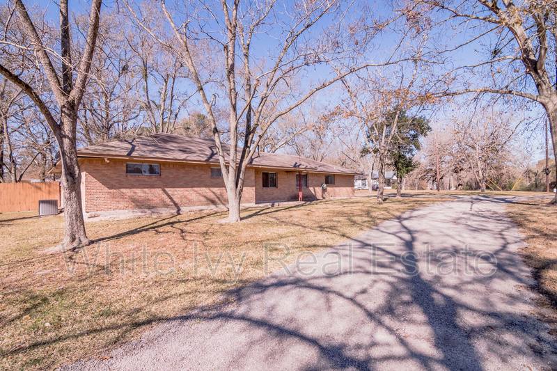 House for rent at 365 FM #247, Huntsville, TX 77320