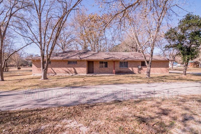 House for rent at 365 FM #247, Huntsville, TX 77320