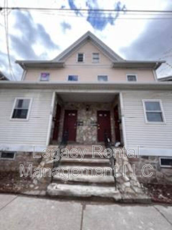 Apartment for rent at 116 E Broad St #B, Hazleton, PA 18202